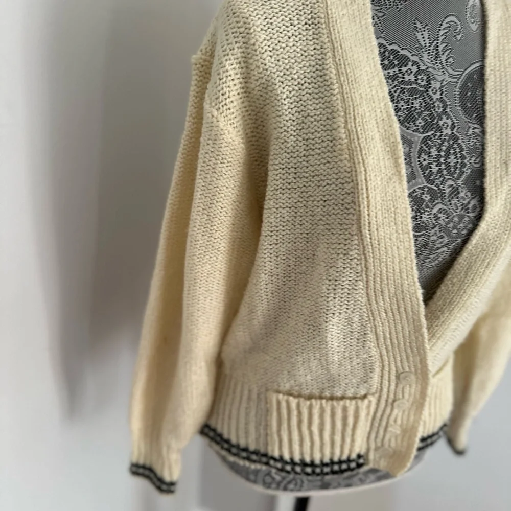 Vintage 80s Scenario Sz: L cream V-neck button-front knit cardigan Pockets.